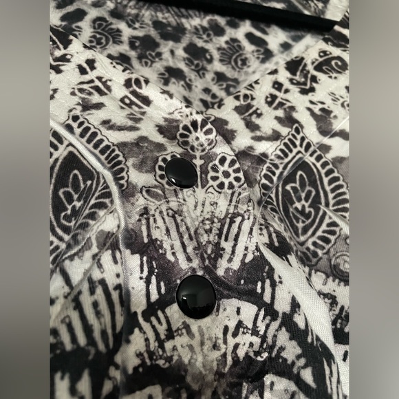 Apt 9 Womens Top 2X Peacock Print 3/4 Sleeve Artsy V Neck Black and White Casual - Picture 4 of 16